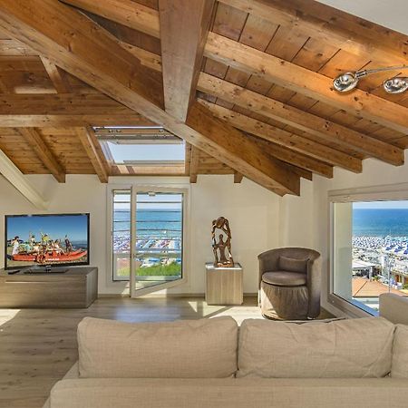 Attico Panoramico Fronte Mare Villa Лидо Ди Камайоре Екстериор снимка