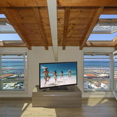 Attico Panoramico Fronte Mare Villa Лидо Ди Камайоре Екстериор снимка