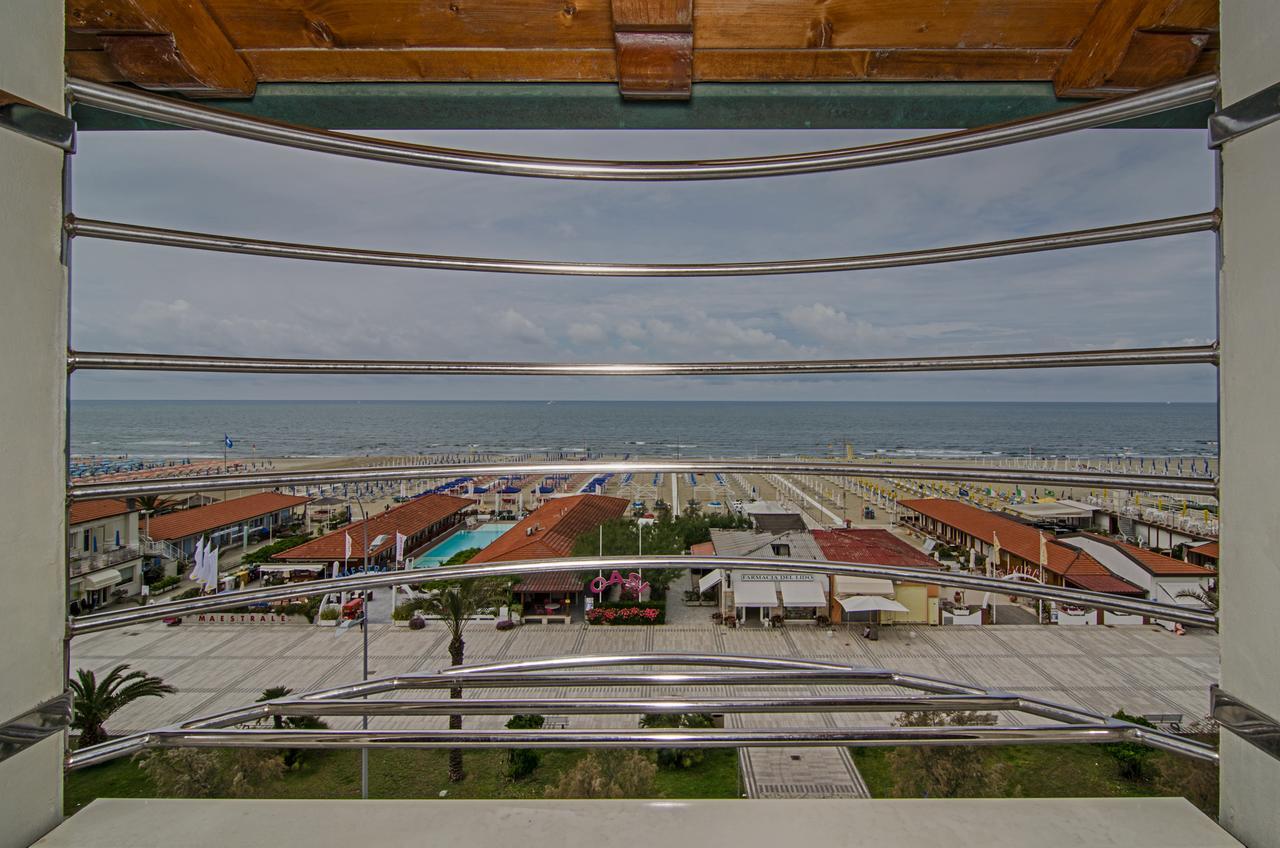 Attico Panoramico Fronte Mare Villa Лидо Ди Камайоре Екстериор снимка